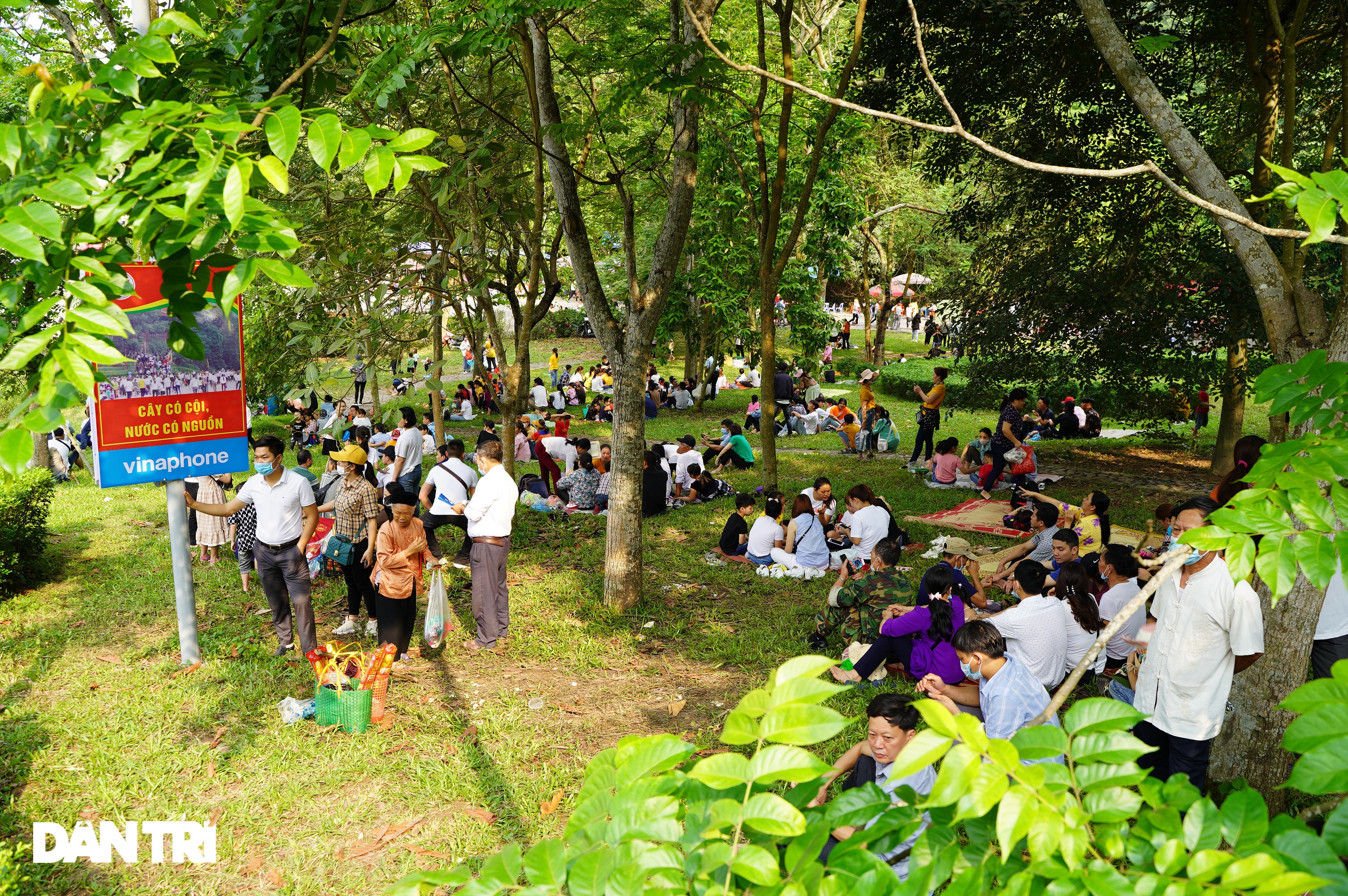 Biển người đổ về lễ hội Đền Hùng trong ngày Quốc Giỗ - 13 Biển người đổ về lễ hội Đền Hùng trong ngày Quốc Giỗ - 13