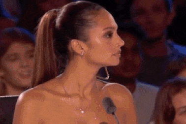 Kinh ngạc ảo thuật gia biến mẩu giấy thành quả trứng trong tích tắc