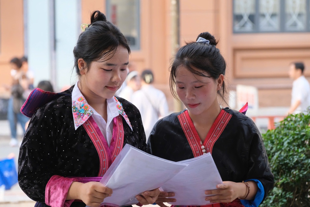 Thí sinh ca hát, mặc quần đùi áo số thi năng khiếu vào ĐH Sư phạm Hà Nội - 2 Thí sinh ca hát, mặc quần đùi áo số thi năng khiếu vào ĐH Sư phạm Hà Nội - 2