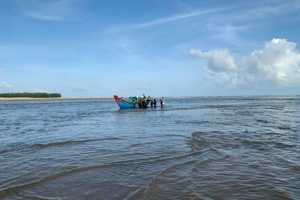 Tìm thấy thi thể ngư dân mất tích trên biển 9 ngày trước - 1 Tìm thấy thi thể ngư dân mất tích trên biển 9 ngày trước - 1