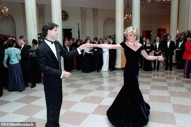 Chiêm ngưỡng chiếc đầm dạ hội có giá... 10,5 tỷ đồng