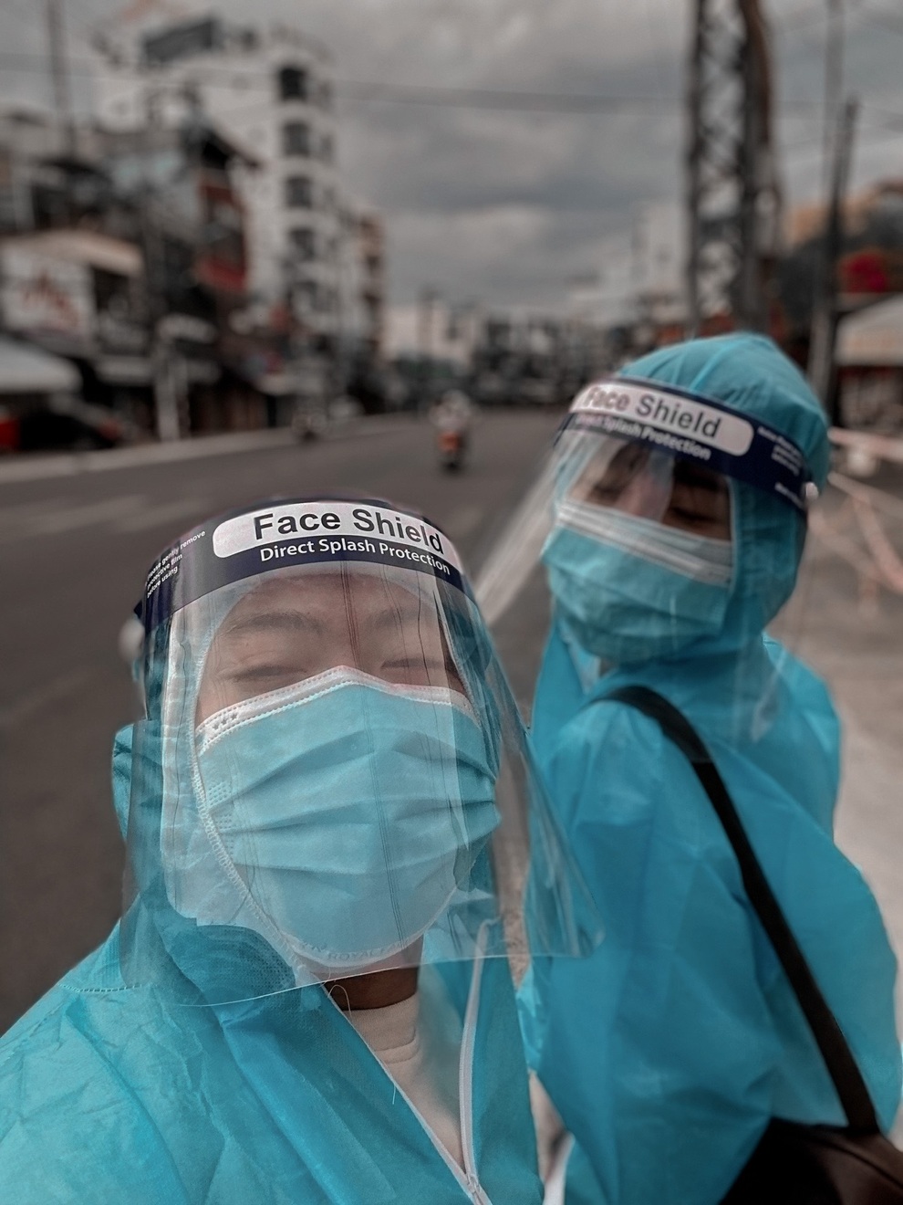 Những ngày hẹn hò đặc biệt của cặp đôi cùng là tình nguyện viên chống dịch - 3