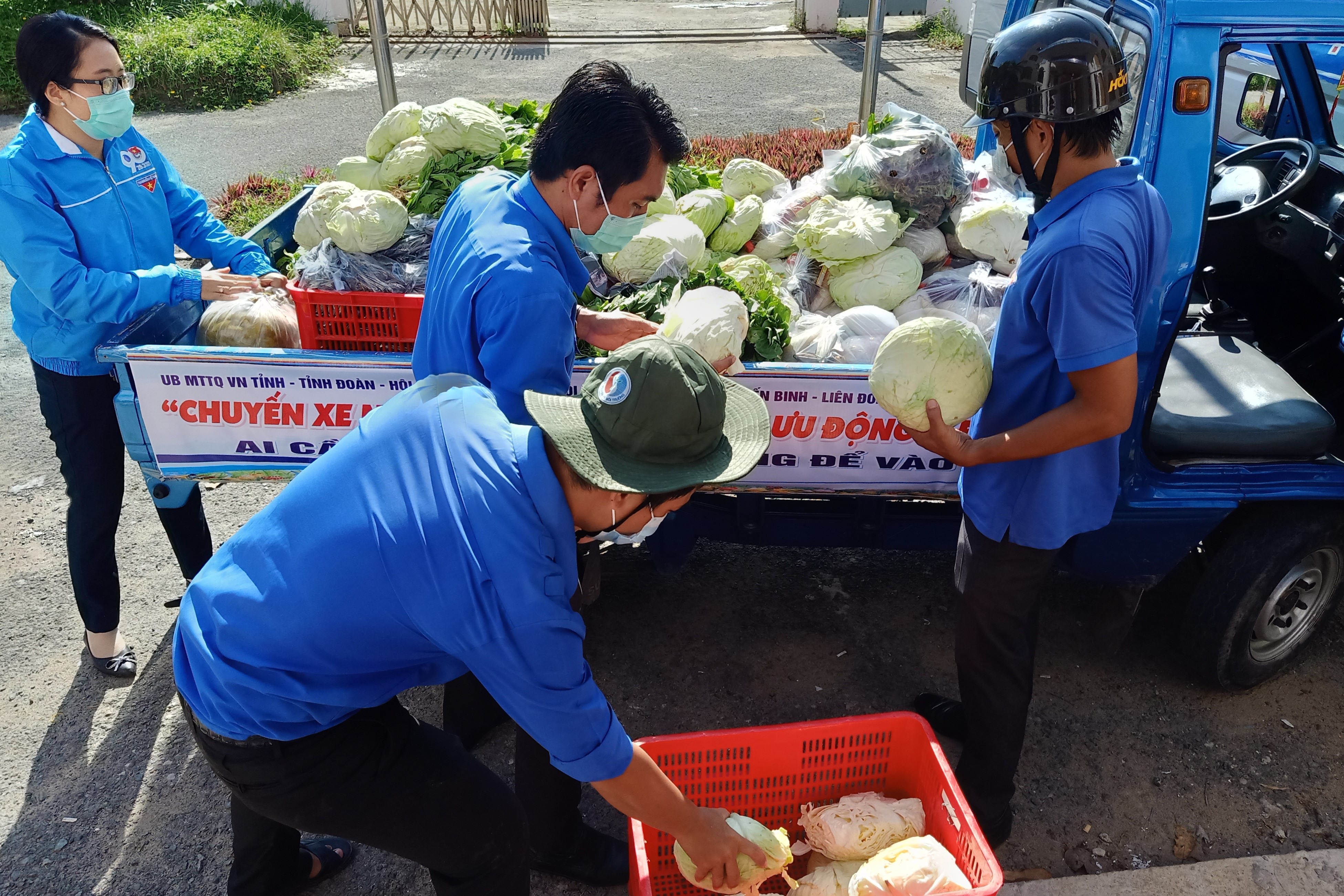 Alô, bà con cứ ở nhà, gạo, rau sẽ mang đến tận cửa - 6 Alô, bà con cứ ở nhà, gạo, rau sẽ mang đến tận cửa - 6