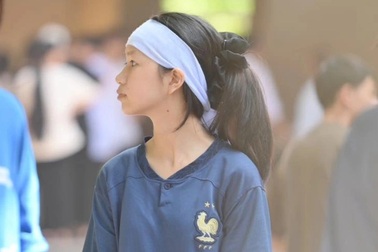 Nữ sinh nén nỗi đau mất bố, đeo khăn tang dự kỳ thi vào lớp 10