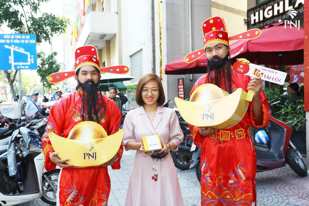 Khách hàng chung tay PNJ góp 5 tỷ đồng vào hoạt động thiện nguyện - 5 Khách hàng chung tay PNJ góp 5 tỷ đồng vào hoạt động thiện nguyện - 5