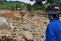 Ám ảnh ký ức vừa chạy lũ vừa khóc, nhìn tài sản cả đời bị cuốn phăng