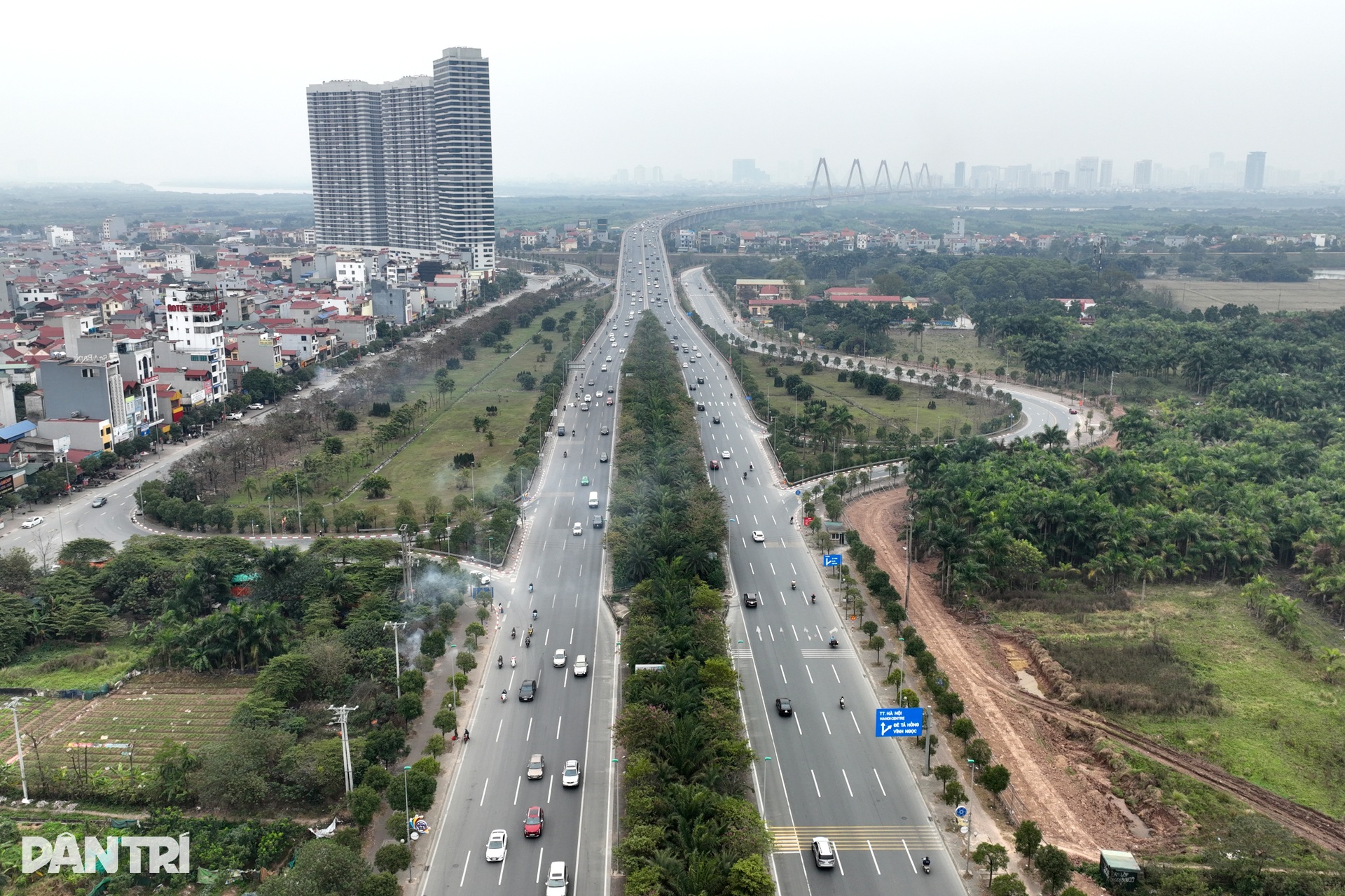 Giao thông cửa ngõ phía bắc Hà Nội thông thoáng ngày làm việc cuối năm - 1 Giao thông cửa ngõ phía bắc Hà Nội thông thoáng ngày làm việc cuối năm - 1