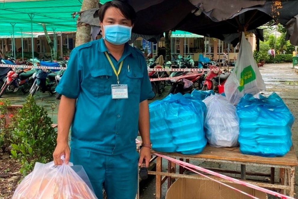 Bé 8 tuổi ở Bạc Liêu mổ ống heo mua sữa tặng các em nhỏ khu cách ly - 2 Bé 8 tuổi ở Bạc Liêu mổ ống heo mua sữa tặng các em nhỏ khu cách ly - 2