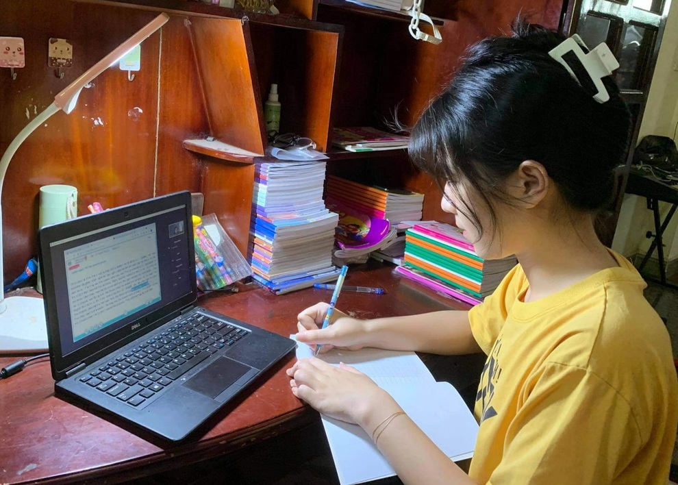 Ngày đầu học online, thầy trò ở TPHCM bị treo liên tục - 2