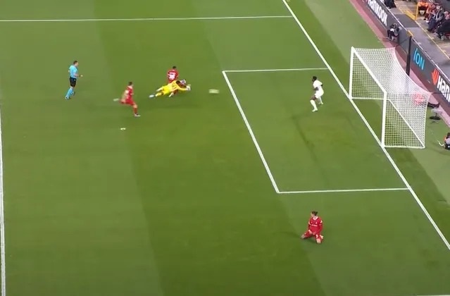 Bintang Liverpool gagal memanfaatkan peluang di depan gawang kosong - 4 Ngôi sao Liverpool bỏ lỡ khó tin trước khung thành bỏ trống - 4