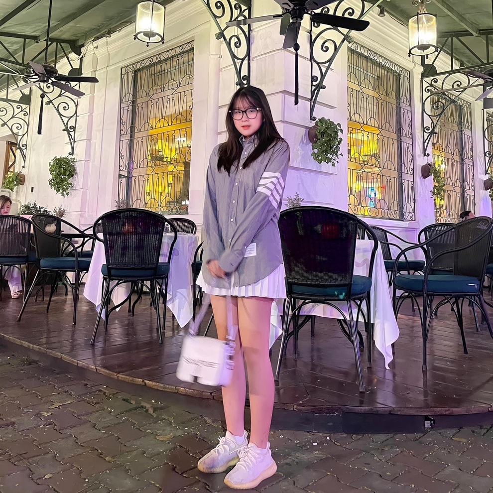 Rich kid mới nổi trên TikTok: 18 tuổi, học trường nhà giàu, IELTS 8.0 - 9 Rich kid mới nổi trên TikTok: 18 tuổi, học trường nhà giàu, IELTS 8.0 - 9