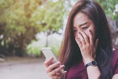 "Tôi không thể dừng kiểm tra Instagram của bạn trai cũ"