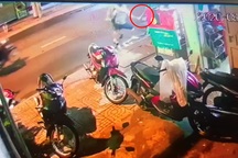 Nhắc hát karaoke gây ồn, 1 gia đình bị hăm doạ