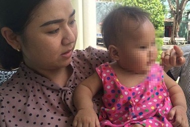 Nhốt bé 8 tháng tuổi một mình trong phòng trọ để... đi khám bệnh (!)