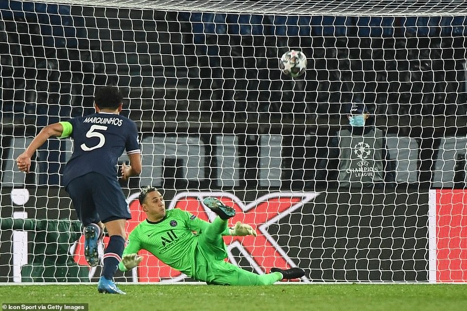 PSG 1-1 Barcelona: Messi ghi bàn và đá hỏng phạt đền - 12 PSG 1-1 Barcelona: Messi ghi bàn và đá hỏng phạt đền - 12