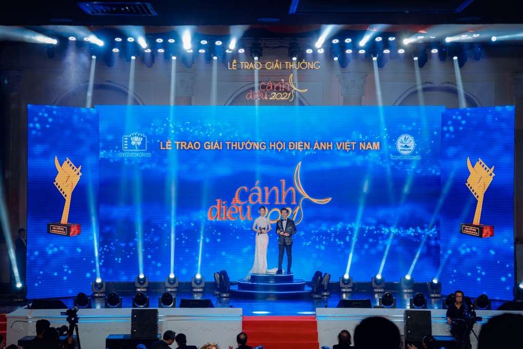 Thụy Vân hé lộ mức cát-xê choáng và lời nhắn nhủ bất ngờ của Quyền Linh - 2 Thụy Vân hé lộ mức cát-xê choáng và lời nhắn nhủ bất ngờ của Quyền Linh - 2