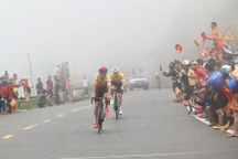 Giải xe đạp xuyên Việt: Ngoạn mục với màn rượt đuổi trên đèo Hải Vân