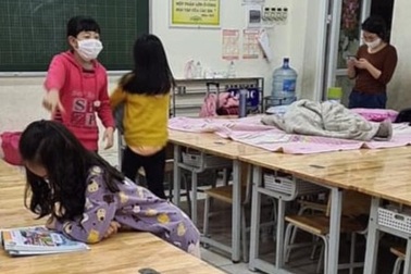 Chuyện chưa kể về hiệu trưởng tự nguyện vào cách ly cùng học sinh lớp 3