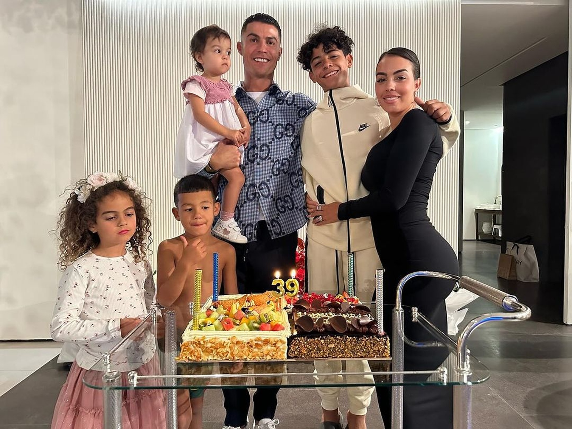 Pobre niña cambió su vida gracias a un fatídico encuentro con Cristiano Ronaldo - 9