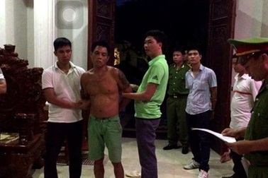 Hà Nội: "Ông trùm" bảo kê quán karaoke, bắt dân làng gọi bằng bố