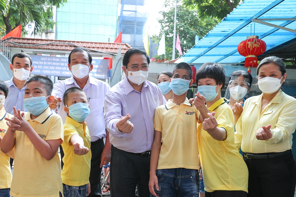 Thủ tướng: Ân cần chăm sóc trẻ tàn tật mồ côi với tấm lòng cha mẹ - 1 Thủ tướng: Ân cần chăm sóc trẻ tàn tật mồ côi với tấm lòng cha mẹ - 1