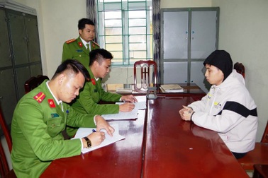 Giả nữ nhân viên ngân hàng trên Facebook để chiếm đoạt tài sản