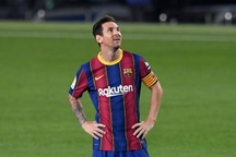 Cạn sạch tiền, Barcelona buộc phải bán Messi