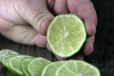 Mùa hè không ăn tôm vắt chanh?