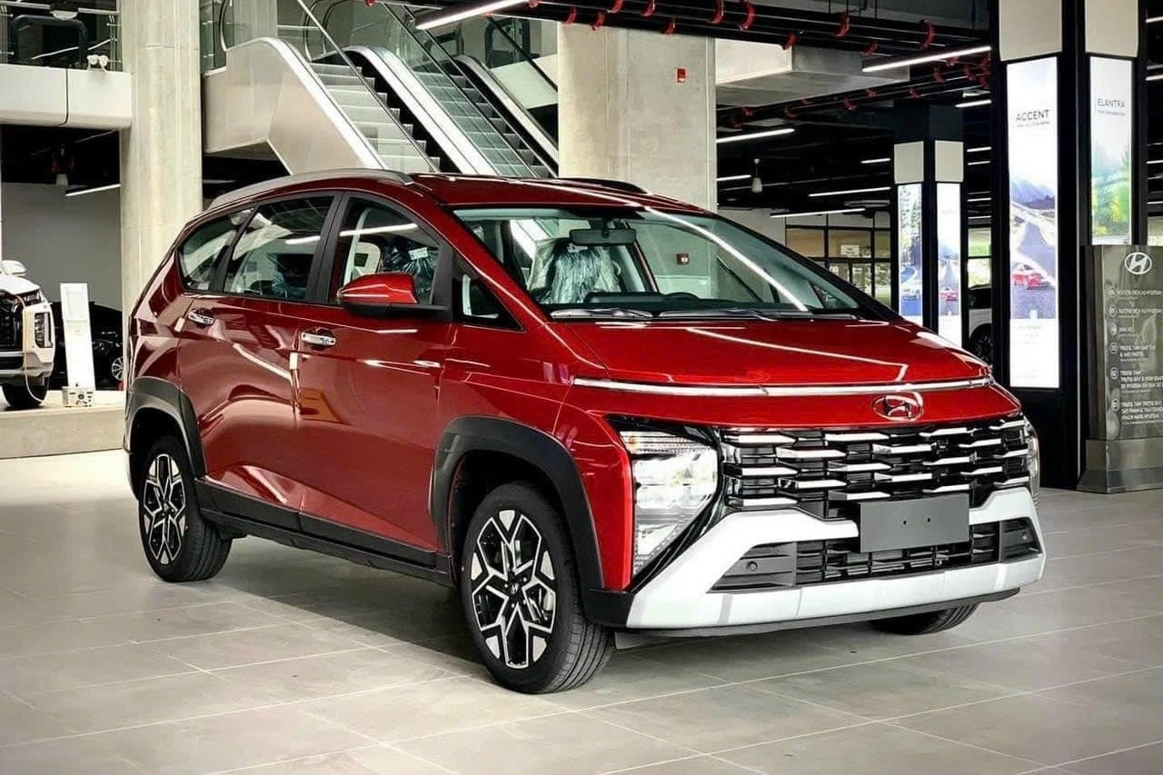 Hàm lượng trang bị tiện nghi và an toàn của Hyundai Stargazer ở mức ổn nhưng do thiết kế không hợp "gu" số đông, mẫu xe này vẫn khó cạnh tranh với Toyota Veloz Cross hay Mitsubishi Xpander dù có giá bán rẻ (Ảnh: đại lý Hyundai).