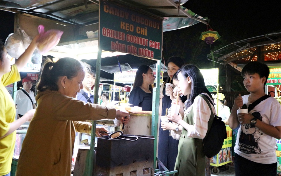 Phố cổ Hội An sẵn sàng chào đón du khách sau dịch bệnh, bão lụt - 7 Phố cổ Hội An sẵn sàng chào đón du khách sau dịch bệnh, bão lụt - 7