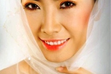 Á hậu Tuyết Nhung khởi kiện ra tòa