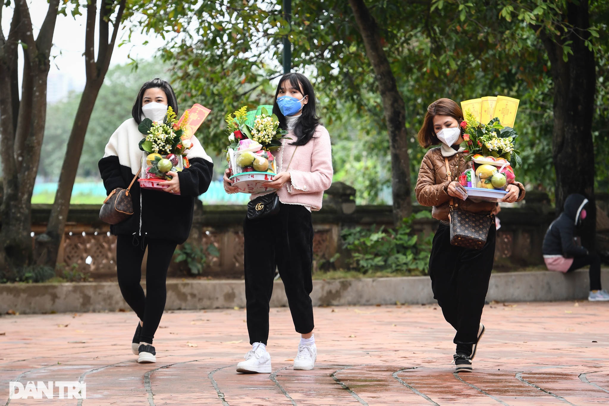 Phủ Tây Hồ bất ngờ vắng vẻ ngày mở cửa trở lại - 2 Phủ Tây Hồ bất ngờ vắng vẻ ngày mở cửa trở lại - 2