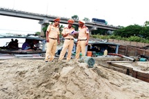 Giá cát xây dựng tăng cao, “cát tặc” hoành hành