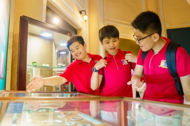 Những giờ học trải nghiệm thực tế của học sinh Royal School