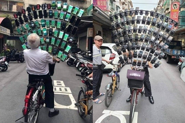 Cụ ông 70 tuổi mang 64 chiếc điện thoại thông minh đi "bắt" Pokemon