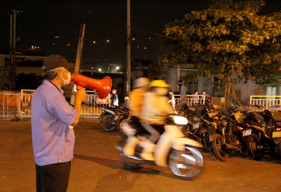 Đà Nẵng: Đêm trắng xét nghiệm ở điểm nóng Covid-19 - 3 Đà Nẵng: Đêm trắng xét nghiệm ở điểm nóng Covid-19 - 3