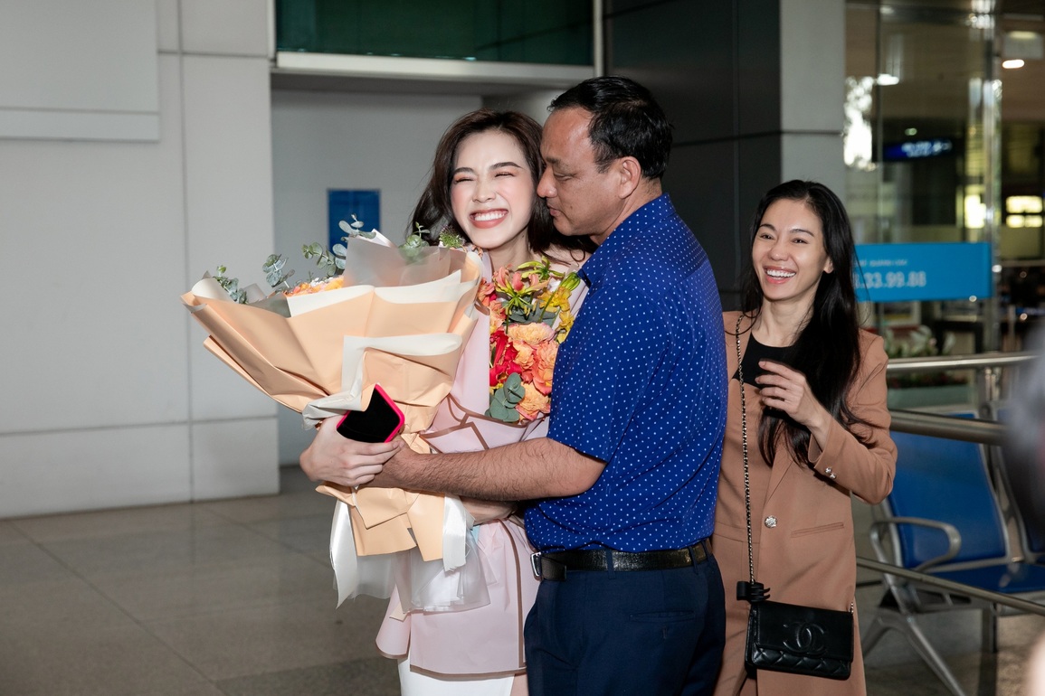 Đỗ Thị Hà về nước sau thành tích lọt Top 13 Hoa hậu Thế giới 2021 - 2 Đỗ Thị Hà về nước sau thành tích lọt Top 13 Hoa hậu Thế giới 2021 - 2