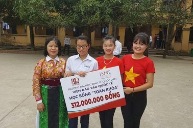 Thí sinh đoạt giải quốc gia nhưng trượt ĐH được cấp học bổng hơn 300 triệu đồng