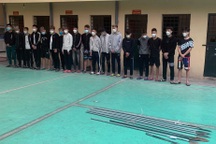 20 đối tượng có hung khí hẹn nhau "hỗn chiến" gây náo loạn đường Hà Nội