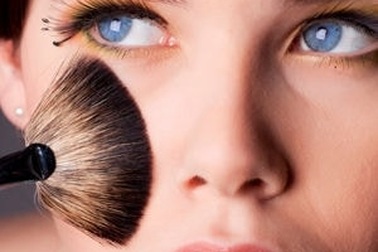 5 tuyệt chiêu giữ lớp trang điểm được lâu