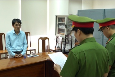 Trưởng phòng của ban quản lý dự án môi trường bị khởi tố