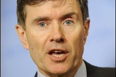 Giám đốc tình báo Anh bị vợ làm lộ thông tin trên Facebook