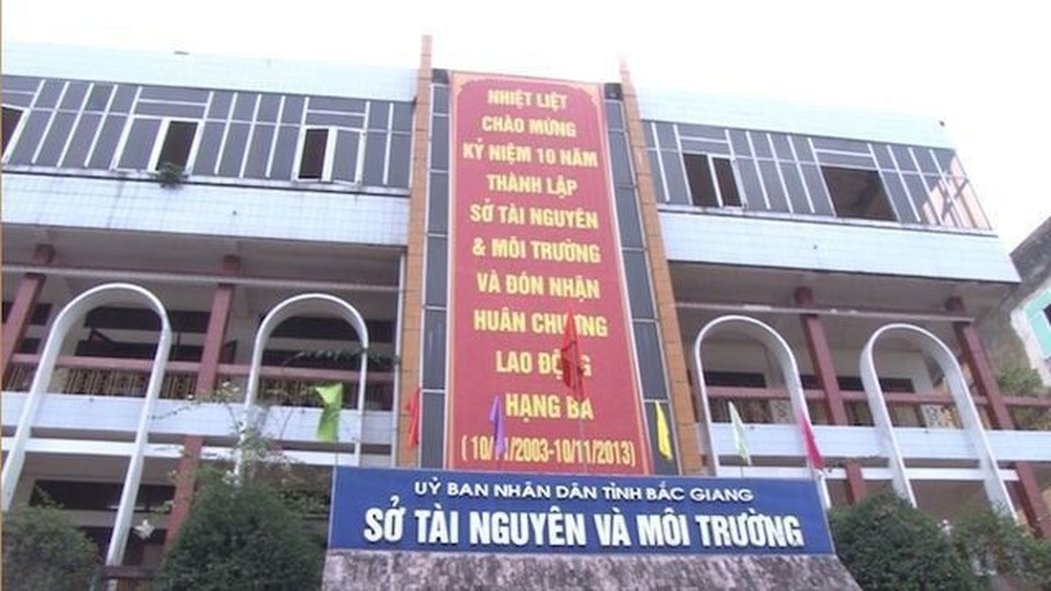 Giãi bày đau đớn của Giám đốc Sở Tài nguyên trước dòng sông Cầu “giãy chết” - 2 Giãi bày đau đớn của Giám đốc Sở Tài nguyên trước dòng sông Cầu “giãy chết” - 2