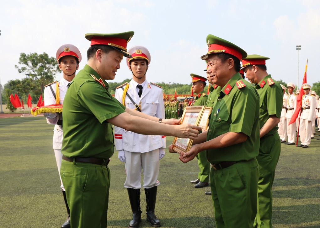 Lễ diễu binh kỷ niệm ngày thống nhất đất nước được bảo vệ như thế nào? - 4 Lễ diễu binh kỷ niệm ngày thống nhất đất nước được bảo vệ như thế nào? - 4