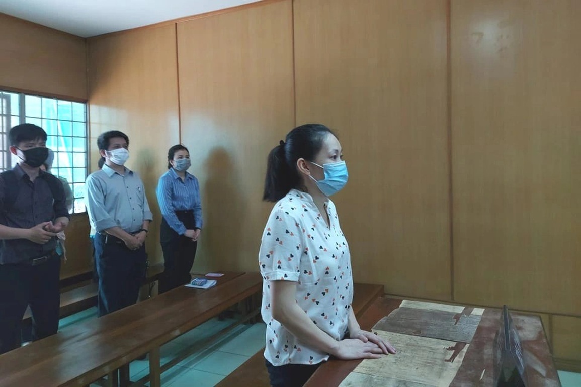 Tham ô gần 11 tỷ đồng, nữ thủ quỹ xin được tử hình ngay lập tức - 1 Tham ô gần 11 tỷ đồng, nữ thủ quỹ xin được tử hình ngay lập tức - 1
