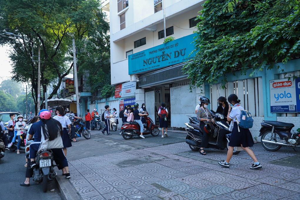 TPHCM lùi giờ học, phụ huynh mừng reo: Quá tuyệt vời! - 2 TPHCM lùi giờ học, phụ huynh mừng reo: Quá tuyệt vời! - 2