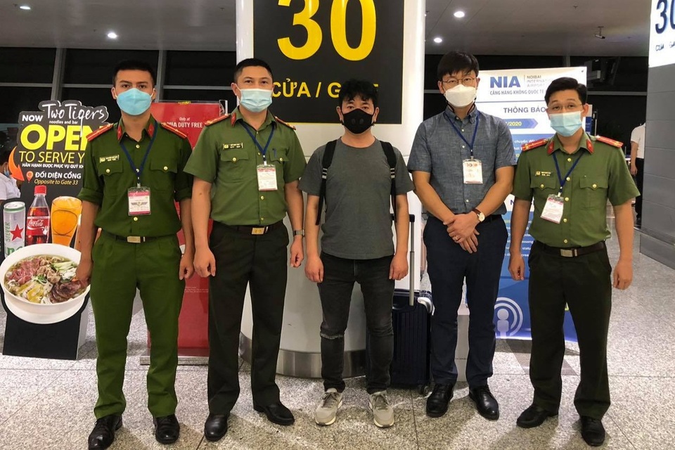 Bị Interpol truy nã, gã trai Hàn Quốc bỏ trốn sang Việt Nam - 2 Bị Interpol truy nã, gã trai Hàn Quốc bỏ trốn sang Việt Nam - 2