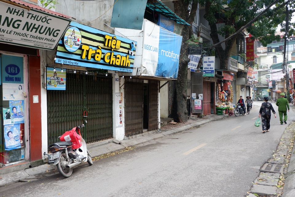 Người dân Hồng Mai dùng “chiêu độc” phòng Covid-19 sau lệnh cách ly - 12 Người dân Hồng Mai dùng “chiêu độc” phòng Covid-19 sau lệnh cách ly - 12