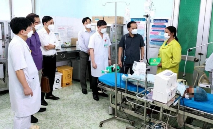 Cháu bé bị bố tẩm xăng tự tử ép chết cùng ở Tuyên Quang mặc dù được các bác sĩ tận tình cứu chữa nhưng vẫn không qua khỏi. Ảnh: BVĐK TQ