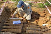 Đào móng xây nhà, phát hiện hàng loạt đạn pháo, mìn, ngòi nổ